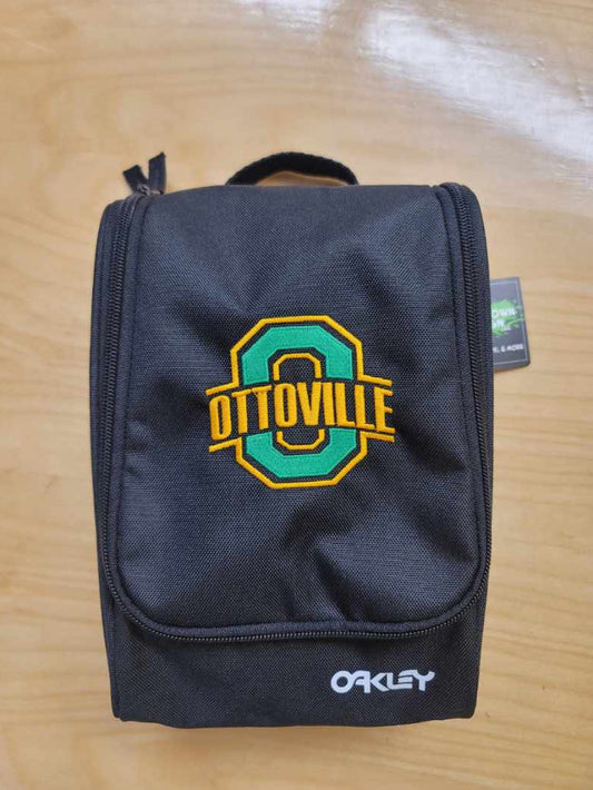 Showroom: Travel Pouch